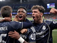 0-1. Vinicius celebra el tanto con Thiago Pitarch y Arda Güler.