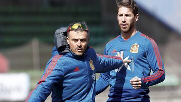 A Luis Enrique le est&aacute; costando encontrarle pareja a Sergio Ramos, capit&aacute;n de la Selecci&oacute;n.