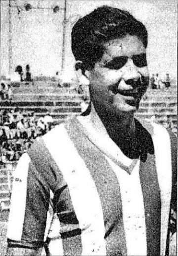 Max Prieto jugó para Guadalajara de 1945 a 1950, tiempo en el que pudo anotar en nueve ocasiones en el Clasico Nacional.