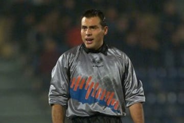 Alex Varas estuvo en Perú 2004, torneo donde alternó en la titularidad con Claudio Bravo. La Roja no pasó de primera ronda.