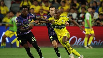 Sep 25, 2024; Columbus, Ohio, USA; Columbus Crew midfielder Darlington Nagbe (6) kicks the ball past Club America forward Cristian Martinez (26) during the second half at Lower.com Field. Mandatory Credit: Trevor Ruszkowski-Imagn Images