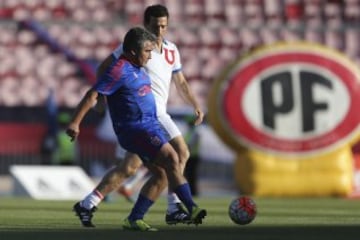 Universidad de Chile retirados vs Rostros de TV en el estadio Nacional, Chile.