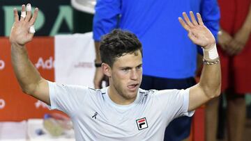 Argentina&#039;s tennis player Diego Schwartzman celebrates after defeating Chilean player Christian Garin, during their Davis Cup Americas Zone Group I second round tennis match at the Aldo Cantoni stadium in San Juan, Argentina, on April 6, 2018. / AFP PHOTO / Andres Larrovere