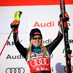 Shiffrin regresa para ganar su octavo título de eslalon