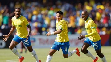 Sundowns' midfielder Marcelo Allende (C) celebrates scoring his team's first goal during the CAF Champions League group B match between South Africa�s Mamelodi Sundowns and Egypt's al-Ahly at Loftus Versfeld in Pretoria on March 11, 2023. (Photo by PHILL MAGAKOE / AFP)