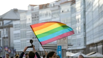 Una bandera del colectivo LGTBI+ durante una manifestación por el Orgullo LGTBI+, a 28 de junio de 2023, en A Coruña, Galicia (España). Esta manifestación, cuyo lema es ’Revoltas do pasado, celebración do presente e conquistas de futuro’, está organizada por ALAS A Coruña. ALAS es una asociación sin ánimo de lucro que tiene como principal objetivo la defensa de los derechos de las personas LGTBI+. Con esta concentración se quiere hacer hincapié en el carácter reivindicativo y político del Día del Orgullo.
28 JUNIO 2023;ORGULLO;COLECTIVO;LGTBIQ+;LGTBI;LGTBI+;MANIFESTACIÓN
M. Dylan / Europa Press
28/06/2023