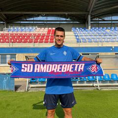 El Eibar renueva y cede al goleador Urko Izeta al Amore