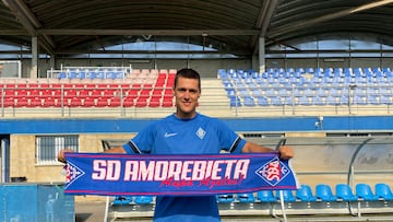 Urko Izeta, en su anterior etapa en el Amorebieta.
