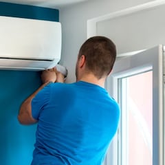 Monta el aire acondicionado a un amigo en mitad de una baja, es cazado por un detective de la empresa y todo acaba en despido procedente