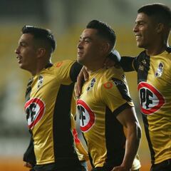 Coquimbo goleó de cabeza y quedó muy cerca de la clasificación