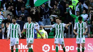 Real Betis' Spanish forward Loren (2R) celebrates after scoring a goal during the Spanish league football match between Real Betis and Villarreal CF at the Benito Villamarin stadium in Sevilla on February 03, 2018. / AFP PHOTO / CRISTINA QUICLER