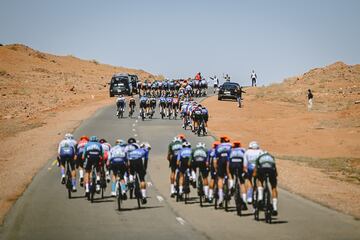 Abanicos en la 2ª etapa del AlUla Tour 2024.