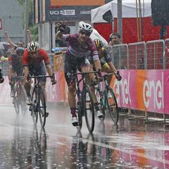 Viviani consigue su póquer en la previa de Prato Nevoso