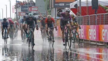 Viviani consigue su póquer en la previa de Prato Nevoso