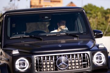 Sergi Roberto llegando a la Ciudad Deportiva del Fútbol Club Barcelona.