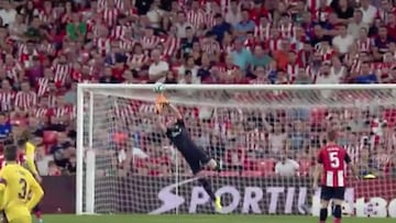 Primer partido y ya tenemos una de las paradas del año: ¡Unai Simón voló!