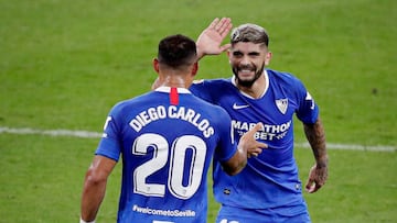 Banega y Diego Carlos.