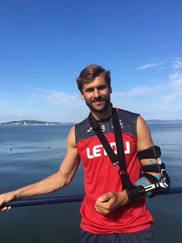 Fernando Llorente sufrió la semana pasada un accidente de bicicleta durante sus vacaciones en el que se fracturó el brazo y necesitó de cirugía