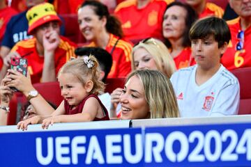 La mujer de Álvaro Morata, Alice Campello, no se quiso perder el partido contra Albania. 
 