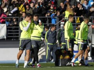 James Rodríguez se destaca en el primer día con el nuevo entrenador del Real Madrid, Zinedine Zidane.
