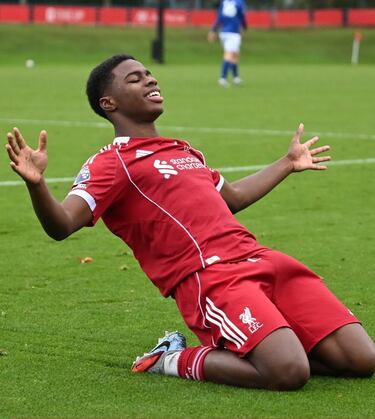 Keyrol Figueroa alza la mano con Liverpool