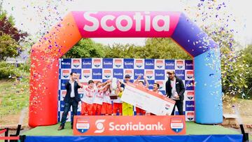 Escuela Santa Cruz se lució en Santiago