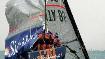 <b>MALA SUERTE.</b> El +39 rompió el mástil y no pudo seguir.