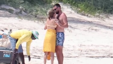 How tall is Taylor Swift? Is she taller than Travis Kelce?