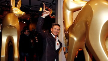 The 56-year-old Austrian, best known for his record-breaking jump in 2012, has suffered a fatal paragliding crash in Italy.