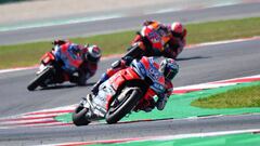 Ducati Team&#039;s rider Italian Andrea Dovizioso (C) leads Ducati Team&#039;s rider Spanish Jorge Lorenzo (L) and Repsol Honda Team&#039;s rider Spanish Marc Marquez (rear) during the MotoGP race of the San Marino Grand Prix at the Marco Simoncelli Circuit in Misano on September 9, 2018. (Photo by Tiziana FABI / AFP)