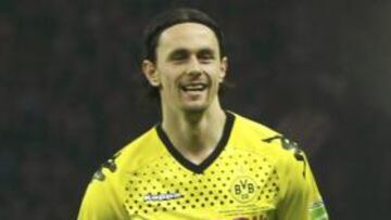 <b>CABECEADOR. </b>Subotic, con el Borussia.