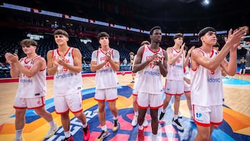 Los jugadores de la Sub-18 celebran su victoria ante Bélgica en el Europeo de Belgrado (Serbia).