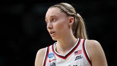 Watch Paige Bueckers stun crowd with UCONN record