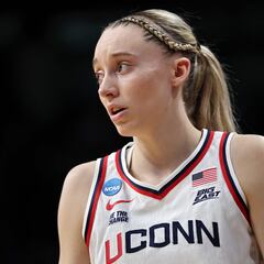 Watch Paige Bueckers stun crowd with UCONN record