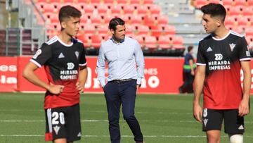 Lolo Escobar espera que sus pupilos sumen los tres puntos contra la Real Sociedad B.