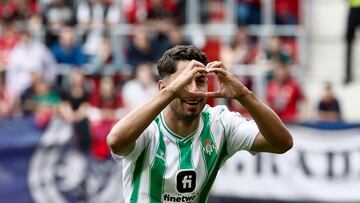 Ayoze celebra un gol con el Betis.