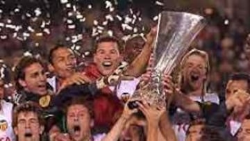 <b>EL VALENCIA DEFIENDE T?TULO.</b> Eliminado de la Liga de Campeones, al Valencia le cabe la posibilidad de defender su t¨ªtulo de la temporada pasada en la actual.