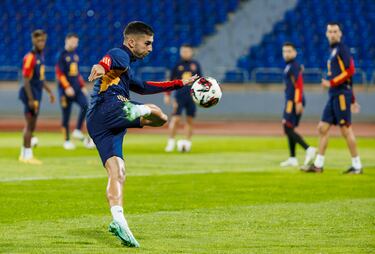 Ferran Torres durante el entrenamiento.