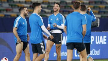 Los jugadores del Real Madrid, durante su &uacute;ltimo entrenamiento en Abu Dhabi.