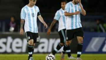 Con Messi a la cabeza, los argentinos terminaron muy decepcionados tras empatar con Paraguay.