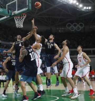 España ganó a Argentina y se medirá en cuartos a Francia.
 