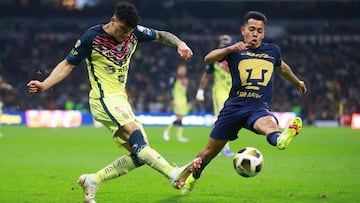 MEXICO CITY, MEXICO - NOVEMBER 27: Jorge Sanchez #3 of America battles for possession with Sebastian Saucedo #7 of Pumas UNAM during the quarterfinals second leg match between America and Pumas UNAM as part of the Torneo Grita Mexico A21 Liga MX at Azteca