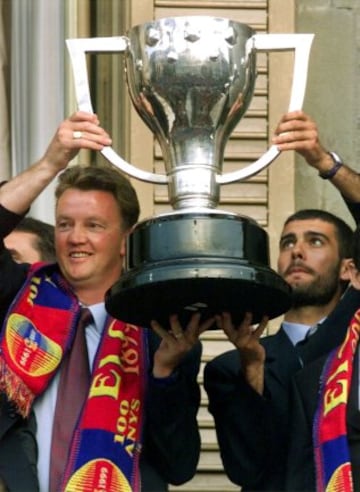 El FC Barcelona se fijó en él y se hizo con sus servicios en 1997. consiguiendo la copa de la Liga durante dos temporadas seguidas la 97/98 y 98/99 en la imágen levantando el trofeo junto a Guardiola que era todavia jugador del Barcelona.