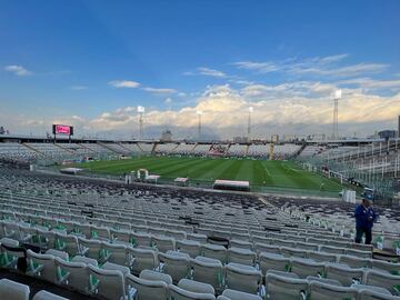 Este es el ambiente dentro y fuera del estadio Monumental de Santiago previo la juego Chile - Colombia por las Eliminatorias rumbo al Mundial.