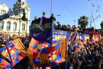 El autobús con los jugadores recorre las calles de Barcelona.