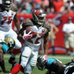 La defensa y Doug Martín mantienen el nivel del equipo