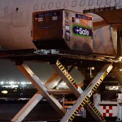 Llegan a México más de 1.8 millones de vacunas envasadas de AstaZeneca