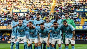 Los jugadores del Celta posan antes de comenzar el encuentro ante el Villarreal.