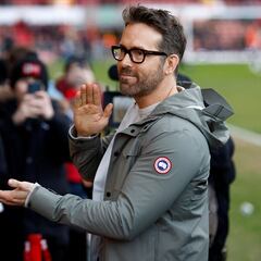 Ryan Reynolds’ Terry Fox t-shirt pre-sales skyrocket