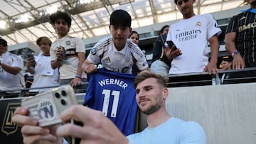 LOS ANGELES, CALIFORNIA - APRIL 19: Forward Timo Werner #11 of the San Jose Earthquakes takes a selfie with fans after his team defeated the Los Angeles Football Club, 3-1, at BMO Stadium on April 19, 2026 in Los Angeles, California. Kevork Djansezian/Getty Images/AFP (Photo by KEVORK DJANSEZIAN / GETTY IMAGES NORTH AMERICA / Getty Images via AFP)